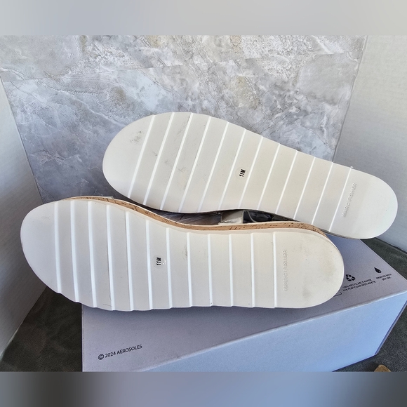 Marc Fisher Grandie Treaded Flatform Wedge Silver Sz 11 Sandals - Picture 7 of 9